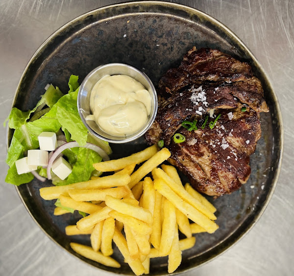 Biff med pommes och béarnaisesås