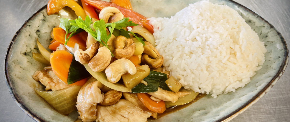 Wokad kyckling med cashewnötter och ris